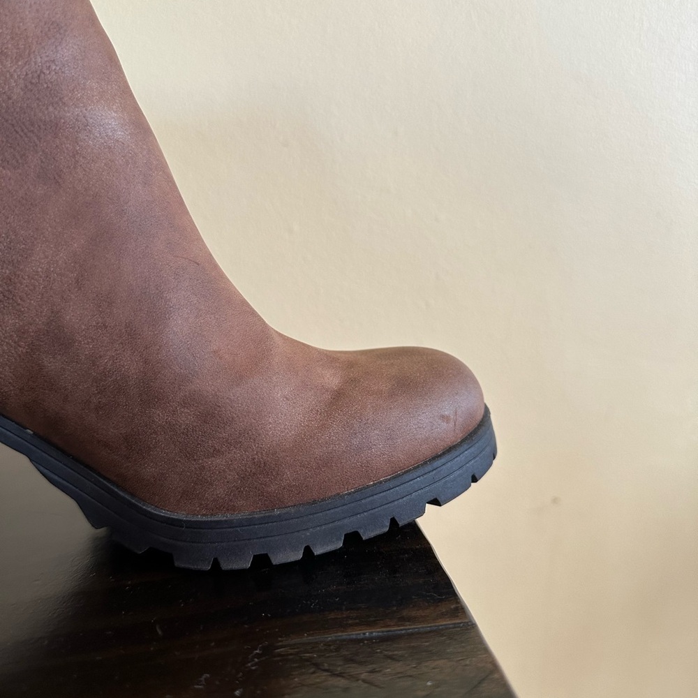 Sam & Libby Faux Leather Deanna Chunky Heel Booties Tread Soles Women's 9.5 - Picture 6 of 13